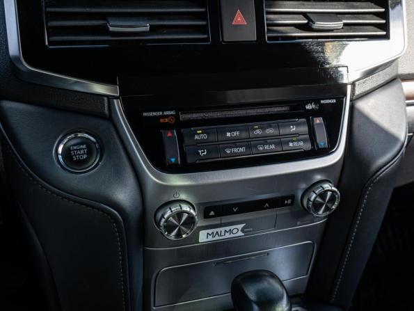 Toyota Land Cruiser 200 Series Рестайлинг 2 с пробегом 2019 года, цена 7 999 000 рублей, 148774 км, внедорожник, Автокод Объявления