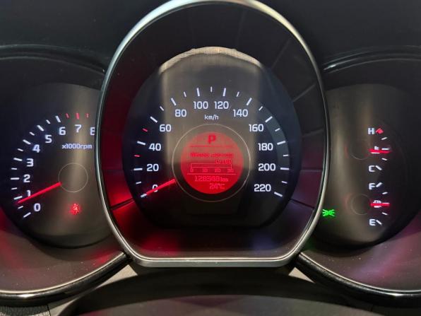 Kia Rio III Рестайлинг с пробегом 2015 года, цена 1 085 000 рублей, 128000 км, хэтчбек, Автокод Объявления