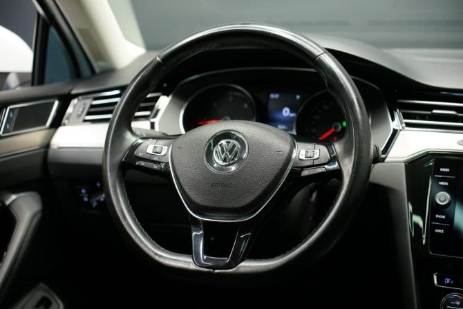 Volkswagen Passat B8 с пробегом 2018 года, цена 2 580 000 рублей, 105513 км, седан, Автокод Объявления