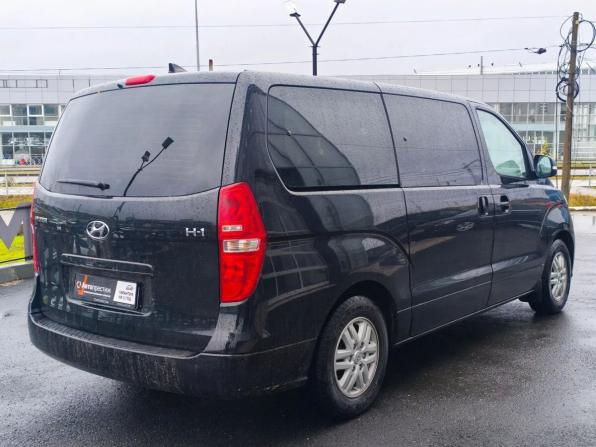 Hyundai H-1 II Рестайлинг 2 с пробегом 2019 года, цена 2 620 000 рублей, 223000 км, минивэн, Автокод Объявления