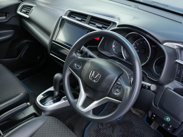 Honda Fit III Рестайлинг с пробегом 2017 года, цена 1 155 000 рублей, 81419 км, хэтчбек, Автокод Объявления