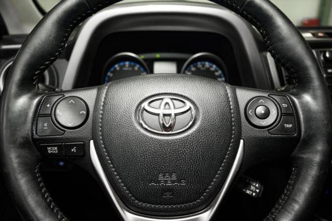 Toyota RAV4 IV (XA40) Рестайлинг с пробегом 2017 года, цена 2 829 000 рублей, 78379 км, внедорожник, Автокод Объявления