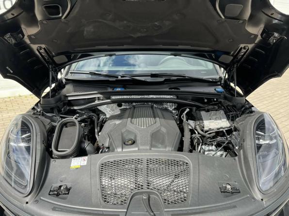 Porsche Macan I Рестайлинг 2 с пробегом 2022 года, цена 7 590 000 рублей, 20828 км, внедорожник, Автокод Объявления