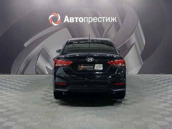 Hyundai Solaris II с пробегом 2017 года, цена 910 000 рублей, 199300 км, седан, Автокод Объявления