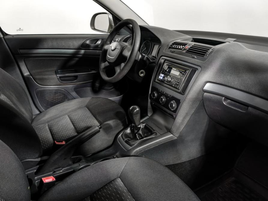 Skoda Octavia II (A5) Рестайлинг Санкт-Петербург  - изображение 12