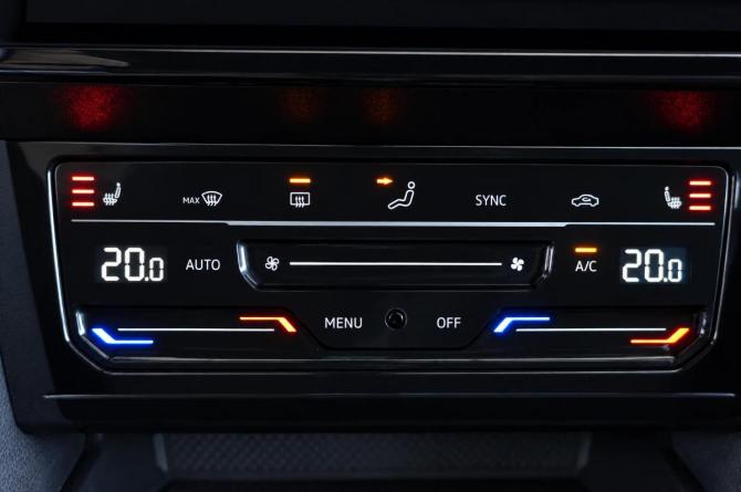 Volkswagen Passat B8 Рестайлинг с пробегом 2021 года, цена 2 180 000 рублей, 150561 км, универсал, Автокод Объявления