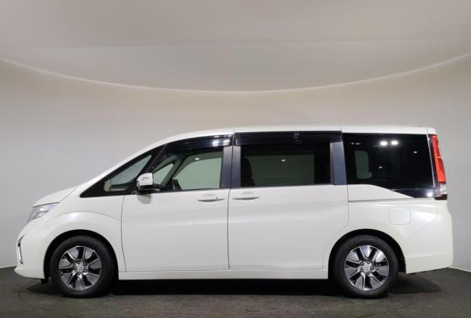 Honda Stepwgn V Рестайлинг с пробегом 2020 года, цена 2 450 000 рублей, 89279 км, минивэн, Автокод Объявления