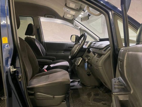 Toyota Voxy II (R70) с пробегом 2009 года, цена 1 050 000 рублей, 292029 км, минивэн, Автокод Объявления