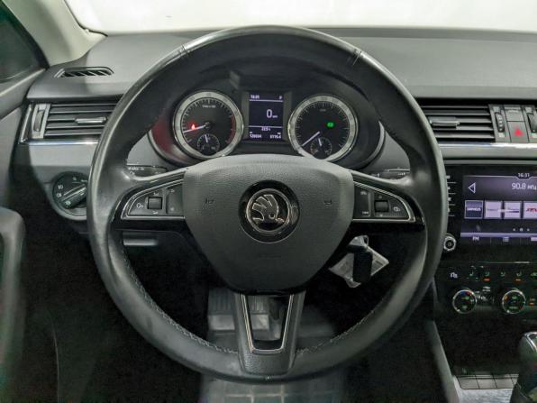 Skoda Octavia III (A7) Рестайлинг с пробегом 2019 года, цена 1 940 000 рублей, 126687 км, лифтбек, Автокод Объявления