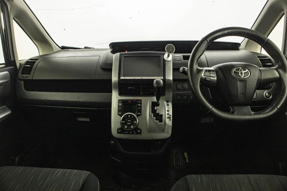 Toyota Voxy II (R70) Рестайлинг Пермь  - изображение 14
