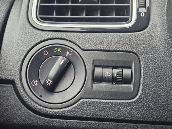 Volkswagen Polo V Рестайлинг с пробегом 2018 года, цена 1 099 000 рублей, 98822 км, седан, Автокод Объявления
