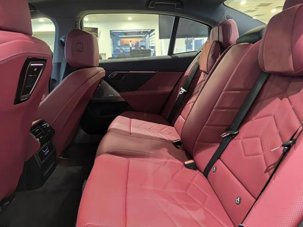 BMW 5 серии VIII (G60/G61/G68) с пробегом 2025 года, цена 8 350 000 рублей, 20 км, седан, Автокод Объявления