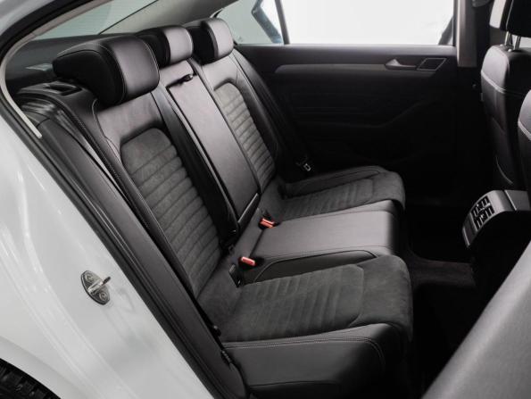 Volkswagen Passat B8 Рестайлинг с пробегом 2022 года, цена 3 200 000 рублей, 1225 км, седан, Автокод Объявления