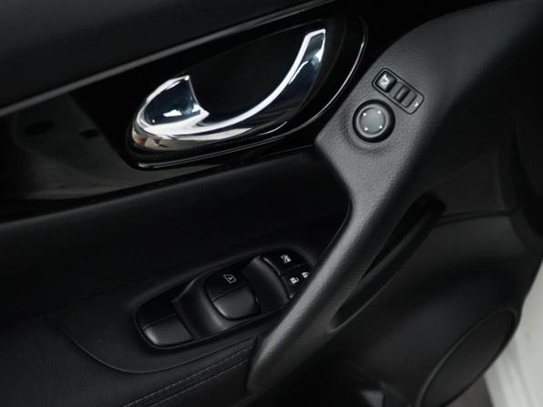 Nissan Qashqai II с пробегом 2016 года, цена 1 650 000 рублей, 92858 км, внедорожник, Автокод Объявления