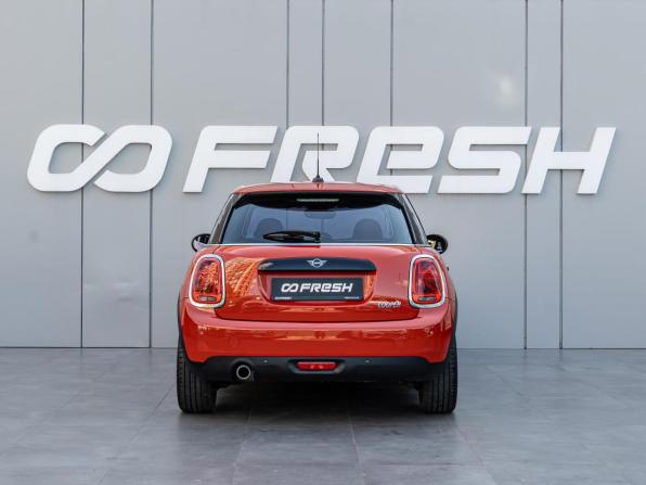 Mini Hatch III (F55/F56) Рестайлинг с пробегом 2019 года, цена 2 130 000 рублей, 79700 км, хэтчбек, Автокод Объявления