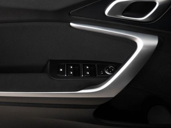 Kia Ceed III Рестайлинг с пробегом 2022 года, цена 2 297 000 рублей, 57643 км, универсал, Автокод Объявления