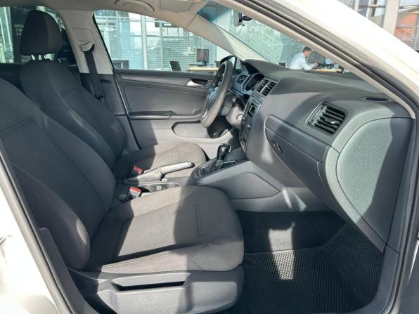 Volkswagen Jetta VI Рестайлинг с пробегом 2015 года, цена 995 000 рублей, 260240 км, седан, Автокод Объявления