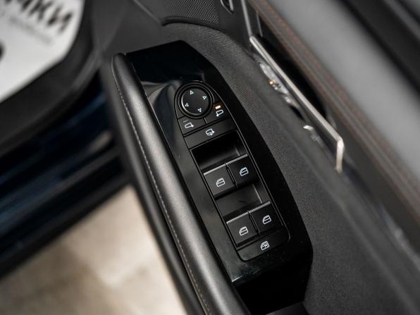 Mazda 3 IV (BP) с пробегом 2021 года, цена 1 800 000 рублей, 13000 км, хэтчбек, Автокод Объявления