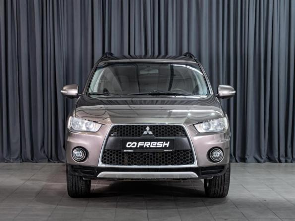 Mitsubishi Outlander II Рестайлинг с пробегом 2010 года, цена 970 000 рублей, 276000 км, внедорожник, Автокод Объявления