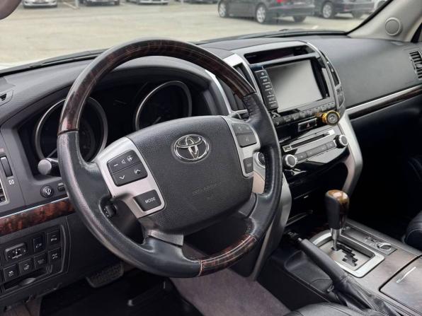 Toyota Land Cruiser 200 Series Рестайлинг 1 с пробегом 2013 года, цена 3 950 000 рублей, 204391 км, внедорожник, Автокод Объявления