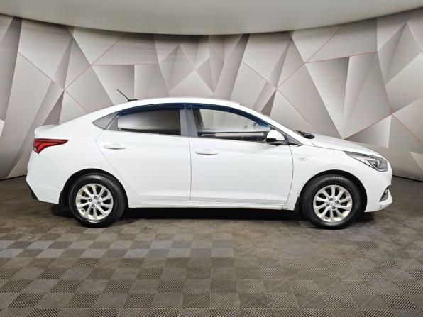 Hyundai Solaris II с пробегом 2017 года, цена 747 000 рублей, 281752 км, седан, Автокод Объявления