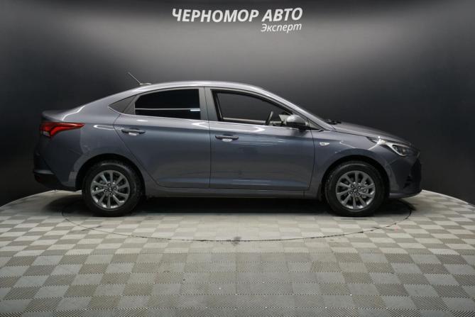 Hyundai Solaris II Рестайлинг с пробегом 2022 года, цена 1 844 000 рублей, 51800 км, седан, Автокод Объявления