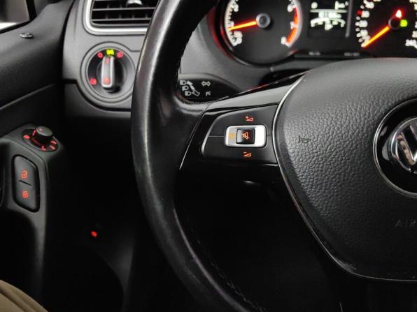 Volkswagen Polo V Рестайлинг с пробегом 2017 года, цена 1 099 000 рублей, 101073 км, седан, Автокод Объявления
