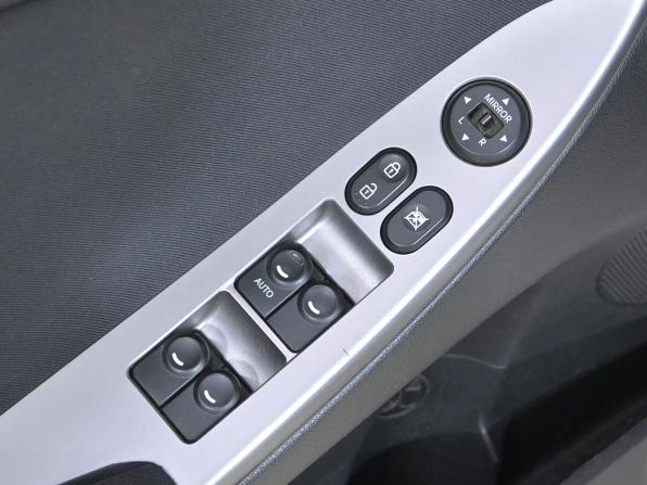 Hyundai Solaris I Рестайлинг с пробегом 2016 года, цена 990 000 рублей, 89000 км, хэтчбек, Автокод Объявления