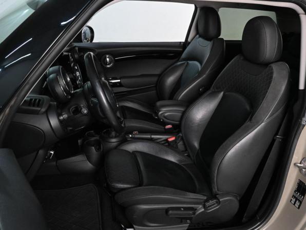 Mini Hatch III (F55/F56) Рестайлинг с пробегом 2019 года, цена 1 999 000 рублей, 109065 км, хэтчбек, Автокод Объявления