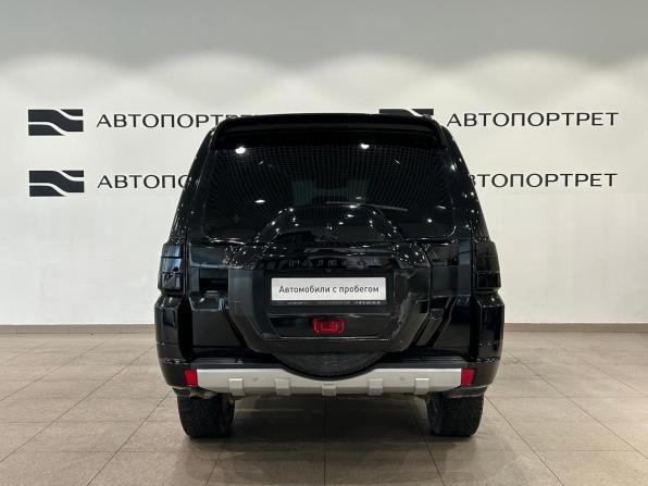 Mitsubishi Pajero IV Рестайлинг 2 с пробегом 2015 года, цена 1 919 000 рублей, 212852 км, внедорожник, Автокод Объявления