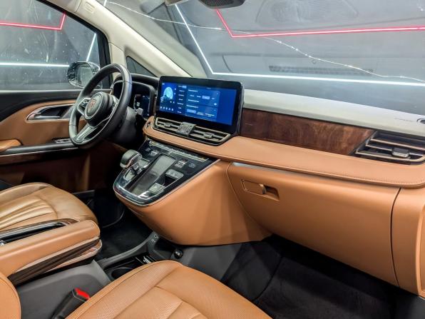 Hongqi HQ9 с пробегом 2022 года, цена 3 555 000 рублей, 73777 км, минивэн, Автокод Объявления