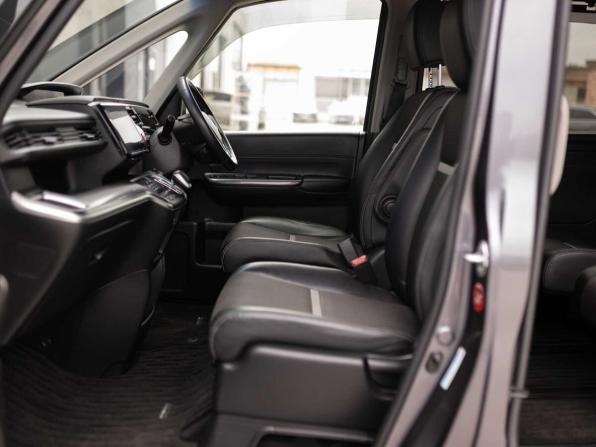 Honda Stepwgn V Рестайлинг с пробегом 2019 года, цена 2 600 000 рублей, 84653 км, минивэн, Автокод Объявления
