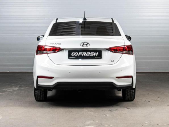 Hyundai Solaris II с пробегом 2017 года, цена 1 355 000 рублей, 78345 км, седан, Автокод Объявления