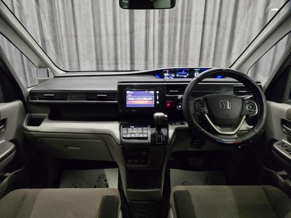 Honda Stepwgn V с пробегом 2015 года, цена 1 530 000 рублей, 138000 км, минивэн, Автокод Объявления