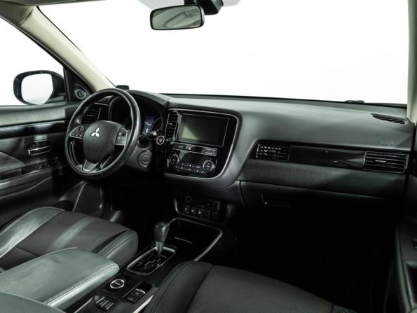 Mitsubishi Outlander III Рестайлинг 3 с пробегом 2019 года, цена 2 199 700 рублей, 80038 км, внедорожник, Автокод Объявления
