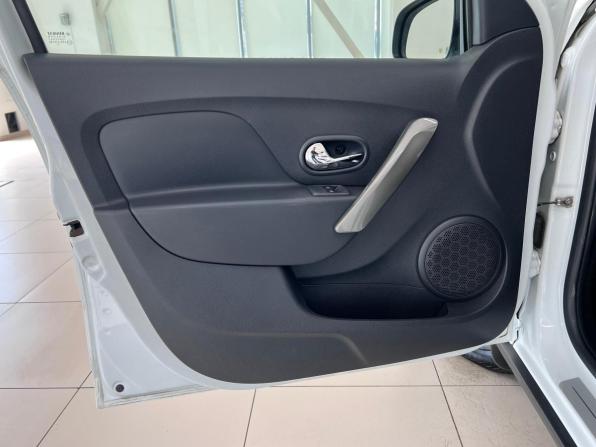 Renault Sandero II Рестайлинг с пробегом 2019 года, цена 1 130 000 рублей, 98200 км, хэтчбек, Автокод Объявления