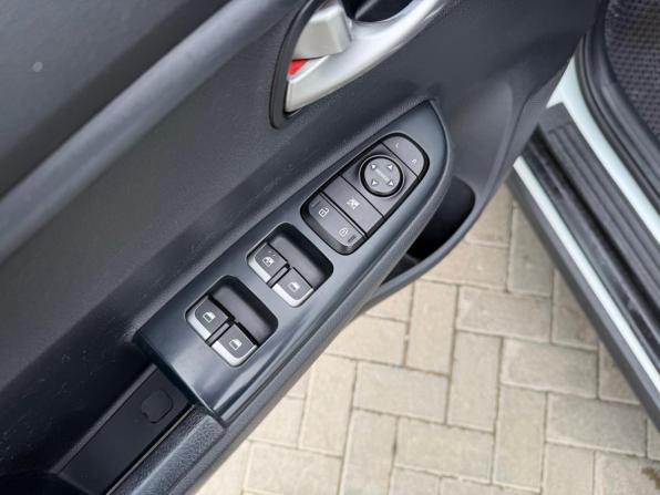 Kia Rio IV с пробегом 2019 года, цена 1 650 000 рублей, 95490 км, хэтчбек, Автокод Объявления