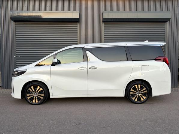 Toyota Alphard III Рестайлинг с пробегом 2021 года, цена 5 000 000 рублей, 187000 км, минивэн, Автокод Объявления