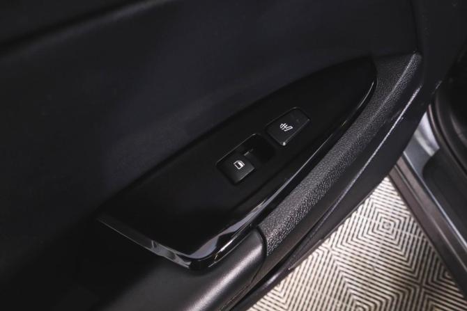 Kia Sportage V с пробегом 2023 года, цена 3 299 000 рублей, 118000 км, внедорожник, Автокод Объявления