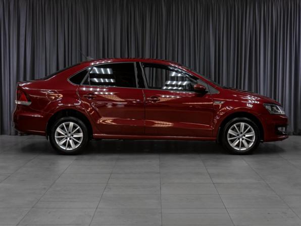 Volkswagen Polo V Рестайлинг с пробегом 2019 года, цена 1 309 000 рублей, 106900 км, седан, Автокод Объявления