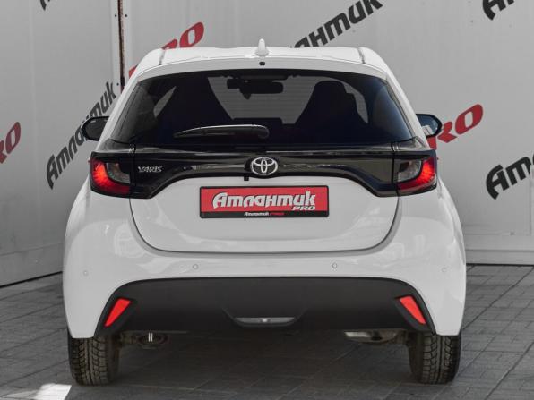 Toyota Yaris IV с пробегом 2021 года, цена 1 370 000 рублей, 66183 км, хэтчбек, Автокод Объявления