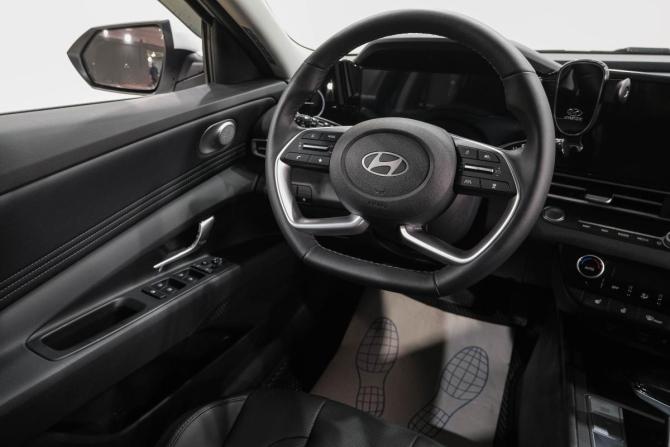 Hyundai Elantra VII (CN7) Рестайлинг с пробегом 2024 года, цена 2 569 000 рублей, 3500 км, седан, Автокод Объявления