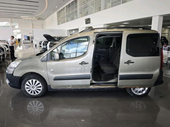 Peugeot Partner II с пробегом 2012 года, цена 300 000 рублей, 250000 км, компактвэн, Автокод Объявления