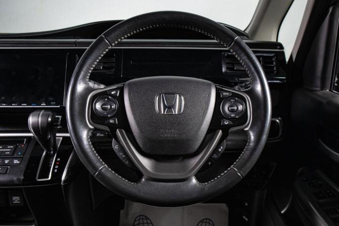 Honda Stepwgn V Рестайлинг с пробегом 2019 года, цена 2 539 000 рублей, 119000 км, минивэн, Автокод Объявления
