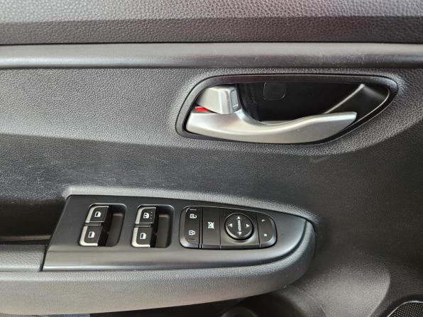 Kia Rio IV Рестайлинг с пробегом 2022 года, цена 1 915 000 рублей, 40418 км, хэтчбек, Автокод Объявления