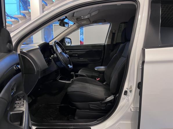 Mitsubishi Outlander III Рестайлинг 3 с пробегом 2020 года, цена 2 460 000 рублей, 64925 км, внедорожник, Автокод Объявления
