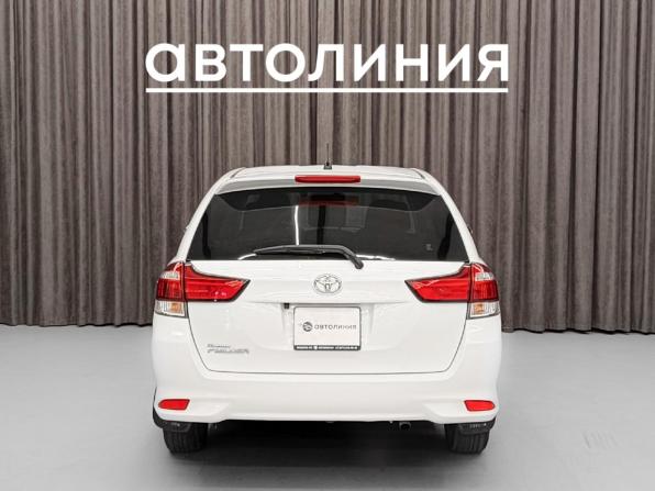 Toyota Corolla XI (E160 E170) Рестайлинг 2 с пробегом 2018 года, цена 1 135 000 рублей, 117000 км, универсал, Автокод Объявления