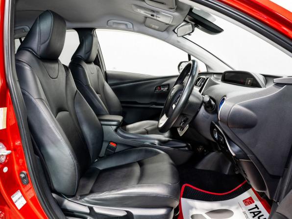 Toyota Prius IV (XW50) с пробегом 2016 года, цена 1 630 000 рублей, 177112 км, лифтбек, Автокод Объявления