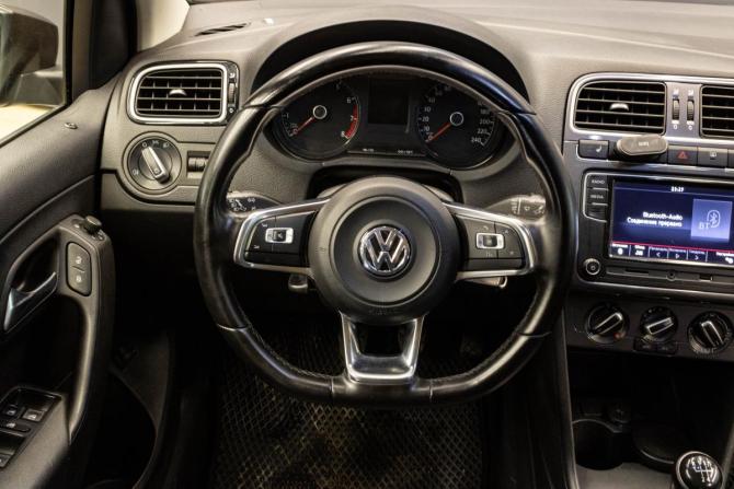 Volkswagen Polo V Рестайлинг с пробегом 2019 года, цена 1 049 000 рублей, 205100 км, седан, Автокод Объявления