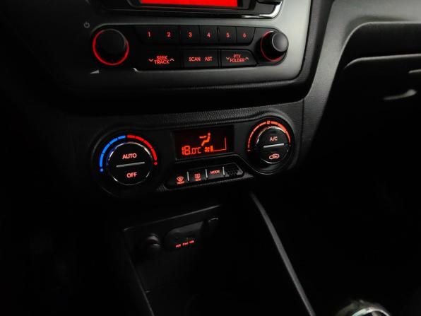Kia Rio III с пробегом 2015 года, цена 935 000 рублей, 65970 км, хэтчбек, Автокод Объявления
